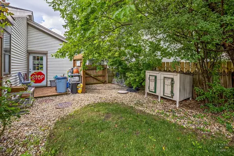 Exterior - 724 Cimarron Dr, Cary, IL 60013 photo 6 of 8