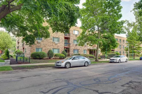 420 Home Ave #202, Oak Park, IL 60302