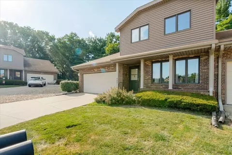 Exterior - 141 Manor Cir, Bloomington, IL 61704 photo 2 of 9