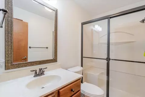 Bath - 141 Manor Cir, Bloomington, IL 61704 photo 2 of 3