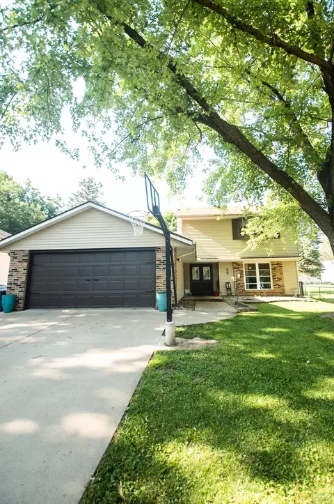 Exterior - 501 Heather Ln, Dixon, IL 61021 photo 8 of 8