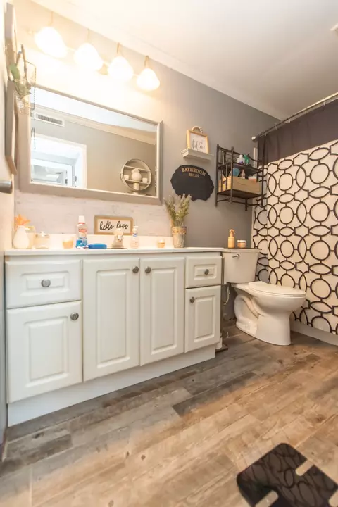 Bath - 501 Heather Ln, Dixon, IL 61021 photo 1 of 2
