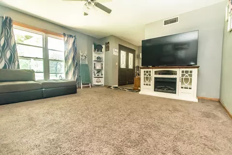 Living - 501 Heather Ln, Dixon, IL 61021 photo 1 of 2