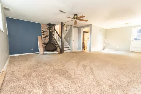 Living - 501 Heather Ln, Dixon, IL 61021 photo 2 of 2