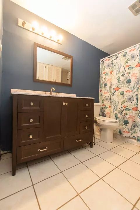 Bath - 501 Heather Ln, Dixon, IL 61021 photo 2 of 2