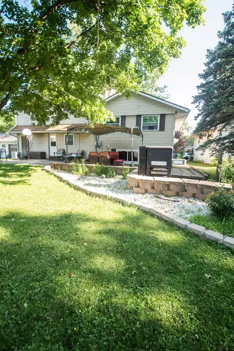 Exterior - 501 Heather Ln, Dixon, IL 61021 photo 7 of 8