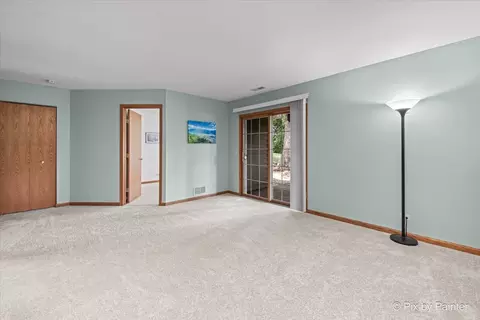 Living - 893 Millcreek Cir, Elgin, IL 60123 photo 9 of 9