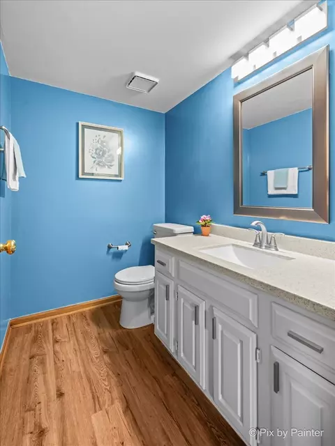Bath - 893 Millcreek Cir, Elgin, IL 60123 photo 4 of 5