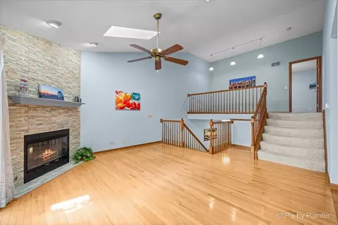 Living - 893 Millcreek Cir, Elgin, IL 60123 photo 3 of 9