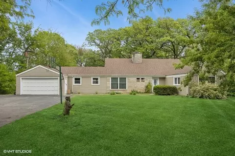 7102 Silver Lake Rd, Cary, IL 60013