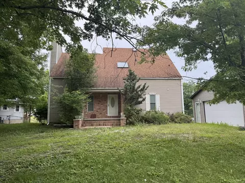 310 Eagle Bluff Dr, Oakwood, IL 61858