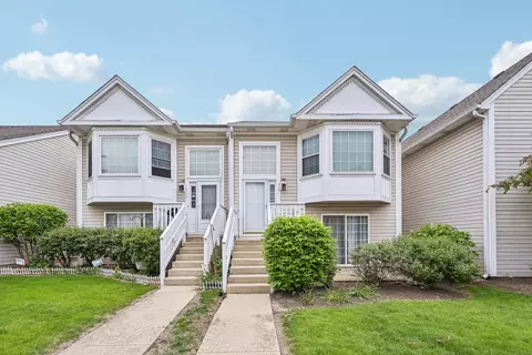 415 Hidden Creek Ln #415, North Aurora, IL 60542