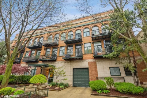 920 W Sheridan Rd #305, Chicago, IL 60613