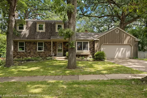 2250 Knollwood Dr, Elgin, IL 60123