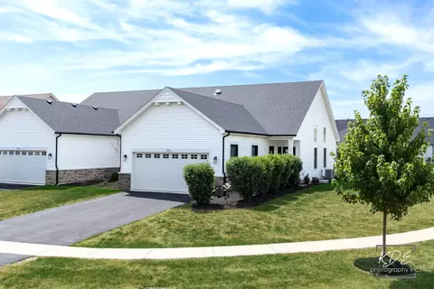 561 Sudbury Cir, Oswego, IL 60543