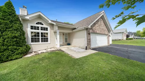 146 Parkview Dr, Oregon, IL 61061