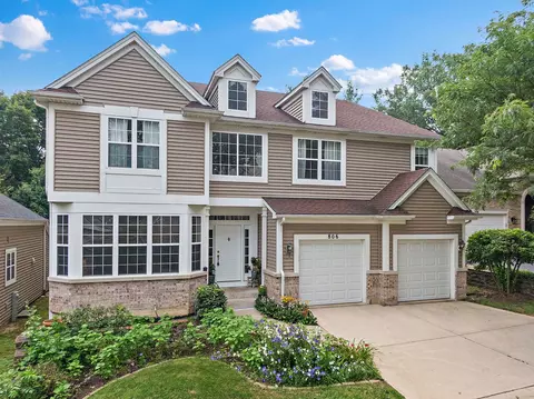 806 Viewpointe Dr, Saint Charles, IL 60174