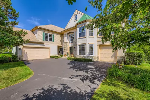 4 Forest View Dr, Hawthorn Woods, IL 60047