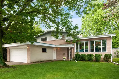 9050 Tamaroa Ter, Skokie, IL 60076
