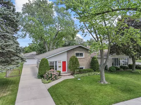 603 N Pine St, Mount Prospect, IL 60056