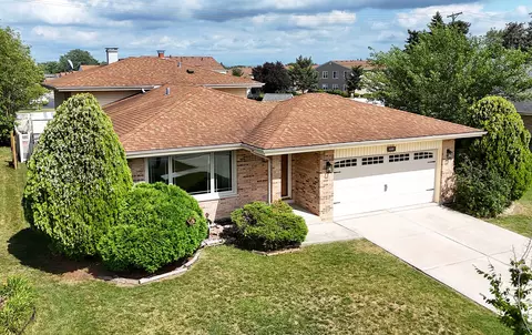 16401 Prairie Dr, Tinley Park, IL 60477