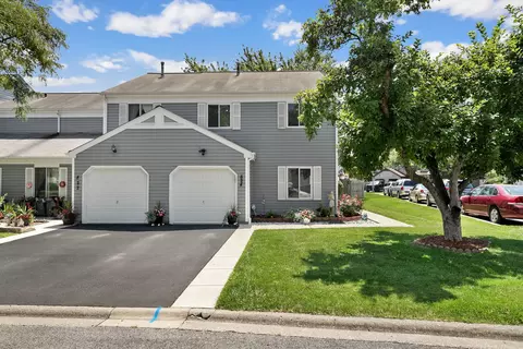 824 Minnesota Cir, Carol Stream, IL 60188