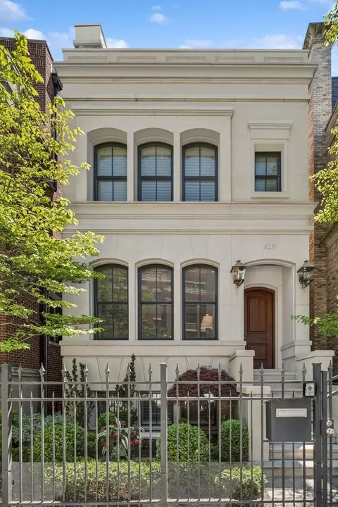 629 W Schubert Ave, Chicago, IL 60614
