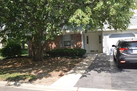 1267 Bradwell Ln #E, Mundelein, IL 60060