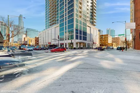 757 N Orleans St #907, Chicago, IL 60654