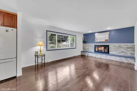 445 Kinkaid Ct, Des Plaines, IL 60016 photo 9