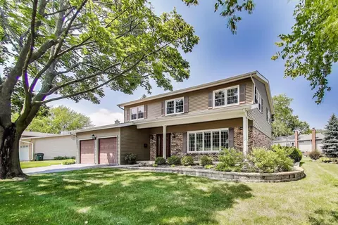 206 W Hintz Rd, Arlington Heights, IL 60004