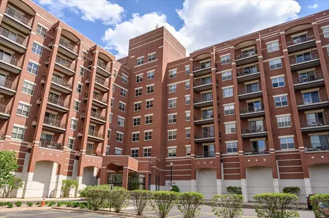 1700 Riverwoods Dr #520, Melrose Park, IL 60160