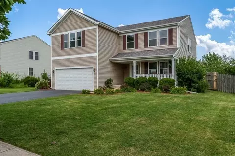 532 Prairie Point Dr, Poplar Grove, IL 61065