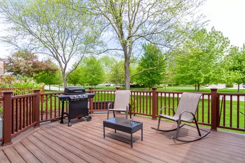 Exterior - 534 Philip Dr, Bartlett, IL 60103 photo 2 of 3