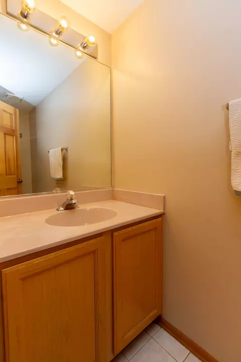 Bath - 534 Philip Dr, Bartlett, IL 60103 photo 1 of 4