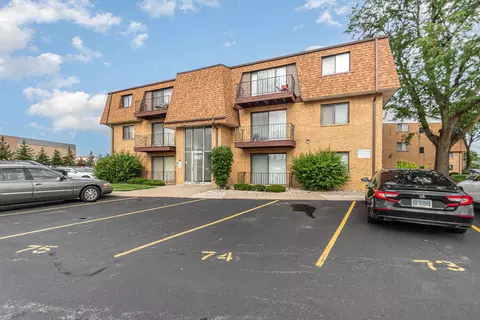 4827 W 109th St #203, Oak Lawn, IL 60453