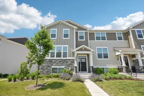 1085 Moraine Dr, South Elgin, IL 60177
