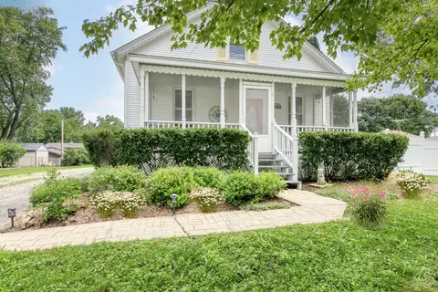 275 N Main St, Crystal Lake, IL 60014