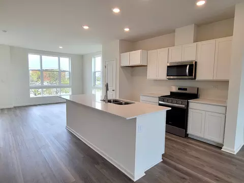 379 Summit Cir, Lombard, IL 60148 photo 3