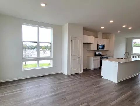 379 Summit Cir, Lombard, IL 60148 photo 4