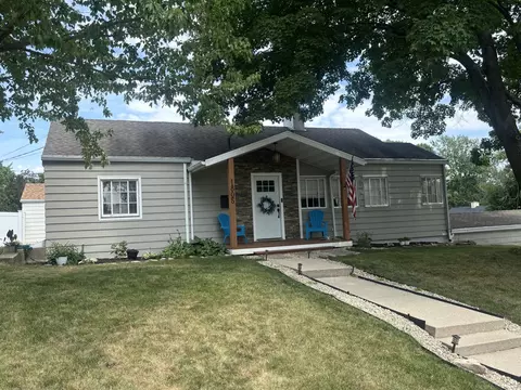 1805 Rock St, Peru, IL 61354