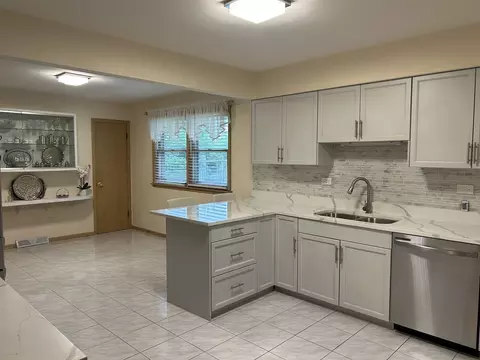 Kitchen - 9362 Clancy Dr, Des Plaines, IL 60016 photo 5 of 7