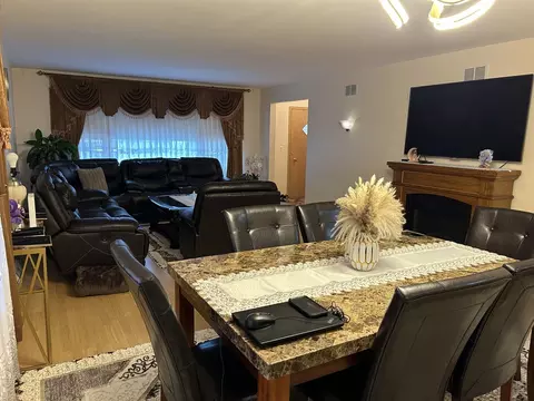 Living - 9362 Clancy Dr, Des Plaines, IL 60016 photo 2 of 4