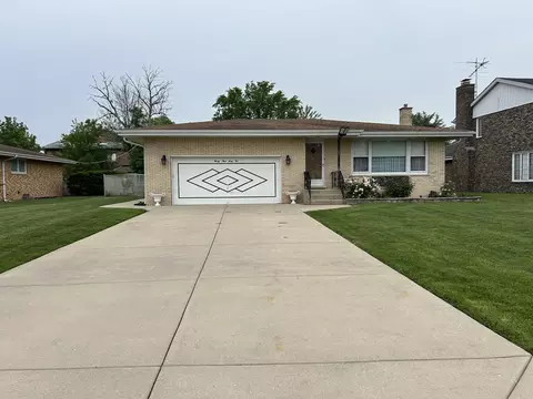 9362 Clancy Dr, Des Plaines, IL 60016