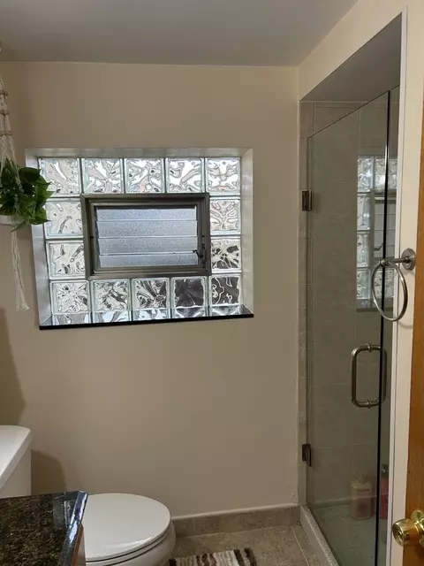 Bath - 9362 Clancy Dr, Des Plaines, IL 60016 photo 4 of 4