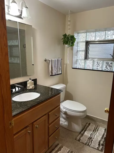 Bath - 9362 Clancy Dr, Des Plaines, IL 60016 photo 3 of 4