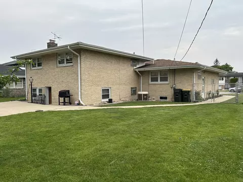 Exterior - 9362 Clancy Dr, Des Plaines, IL 60016 photo 2 of 2