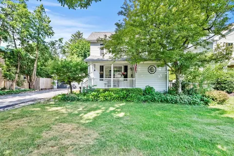 338 N Benton St, Palatine, IL 60067