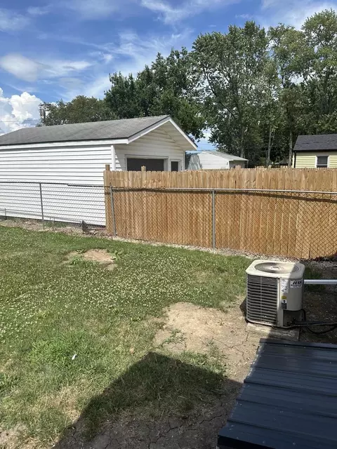 Exterior - 925 E Sangamon Ave, Rantoul, IL 61866 photo 3 of 6
