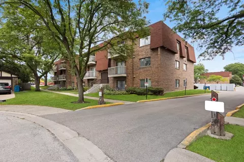 707 W Central Rd #2C6, Mount Prospect, IL 60056